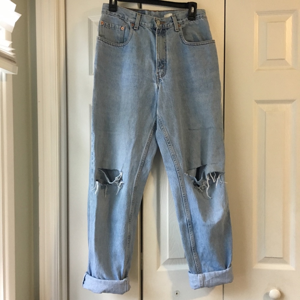 Ripped Levi Mom Jeans
